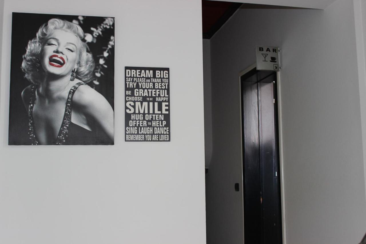 Luander Hotel Тирана Экстерьер фото